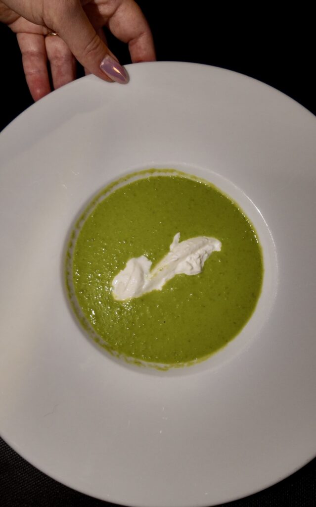 velouté soupe de burrata et petit pois